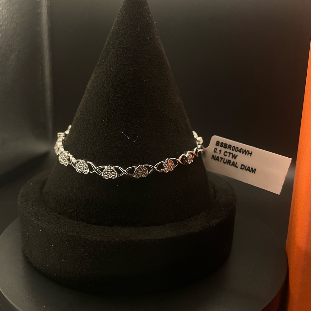 Elegant Silver Heart Bracelet
